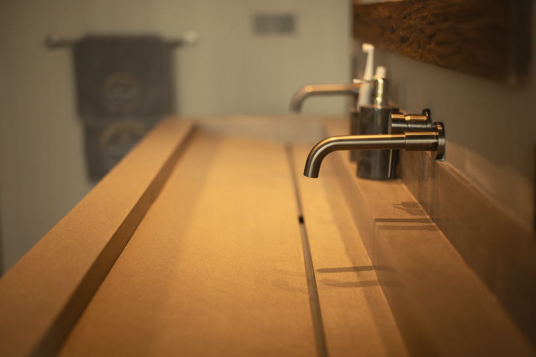 Brushed tap over a concrete basin